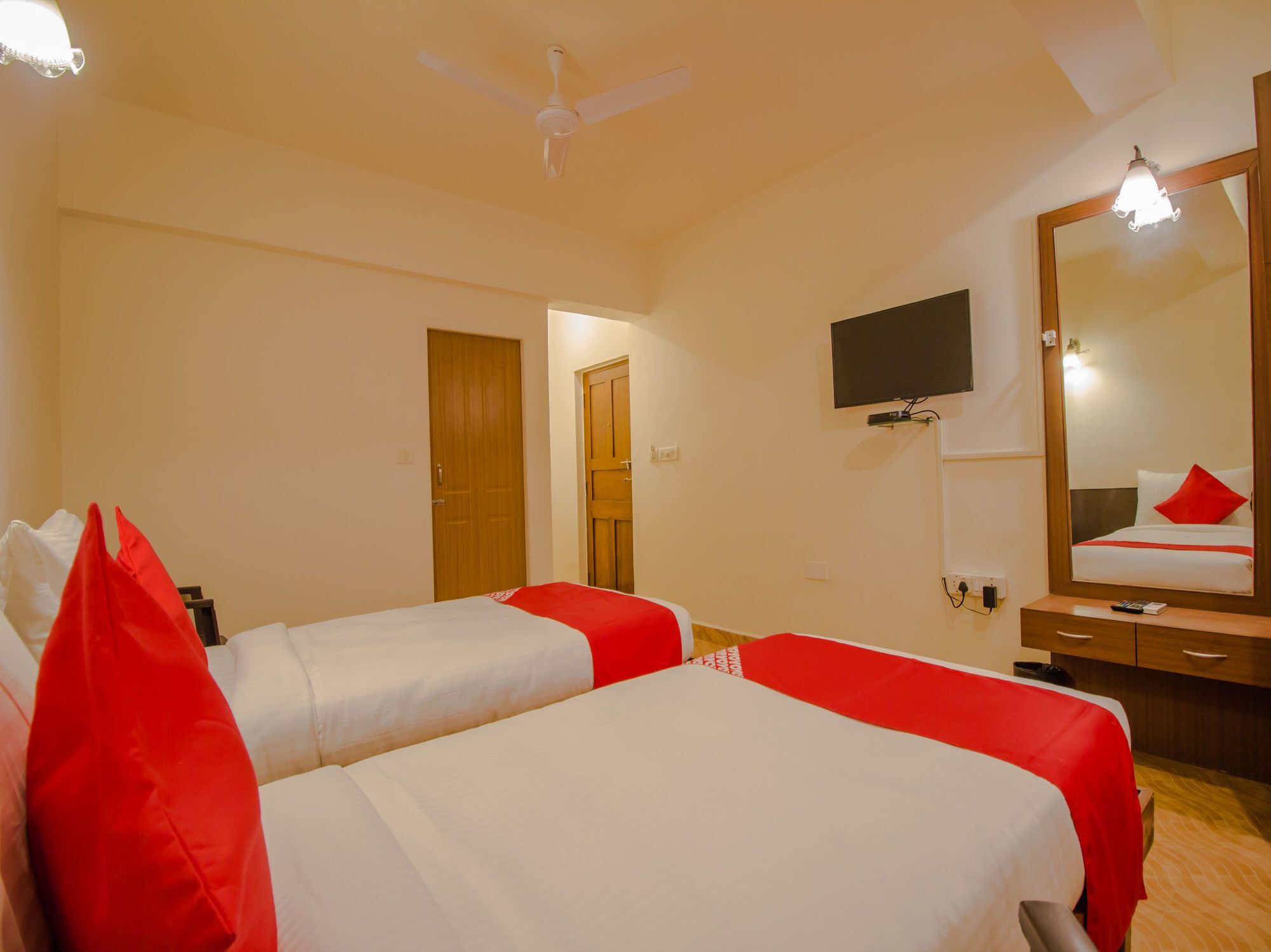 Oyo Flagship 13853 Shruti Resort Calangute Extérieur photo